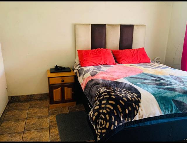 2 BEDROOM FLAT FOR SALE IN VEREENIGING CENTRAL